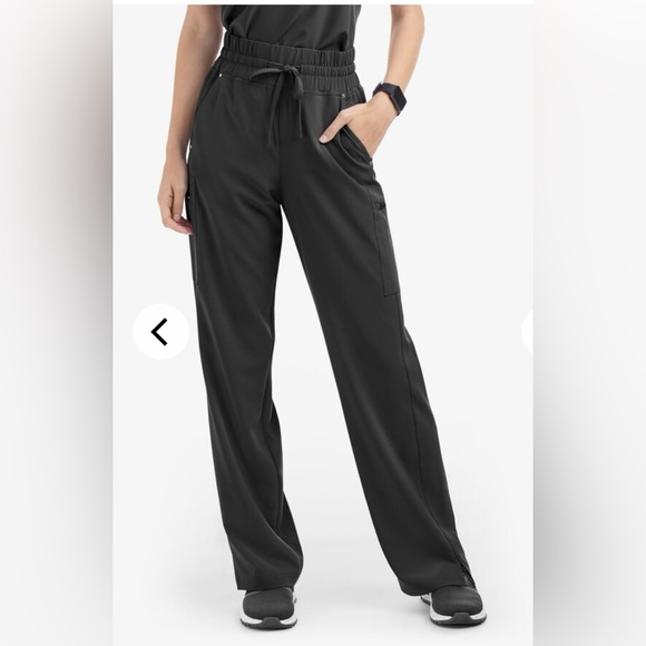 Black scrub petite high waisted pants - Picture 1 of 4